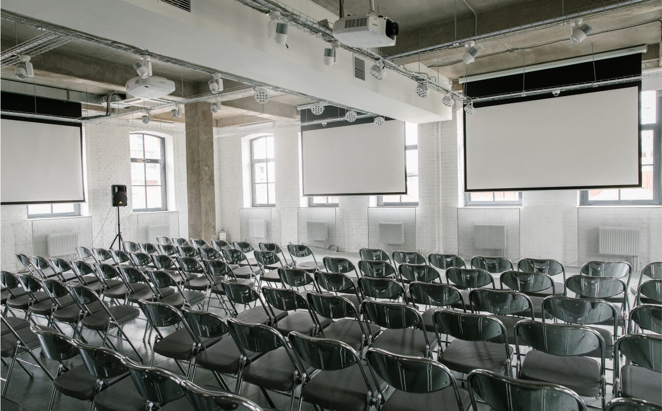 Большой зал для презентаций, семинаров, шоу и других профильных мероприятий